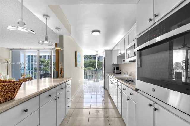 600 Grapetree Dr 4DS, Key Biscayne, FL 33149