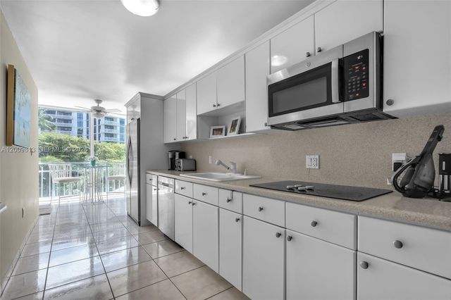 600 Grapetree Dr 4DS, Key Biscayne, FL 33149