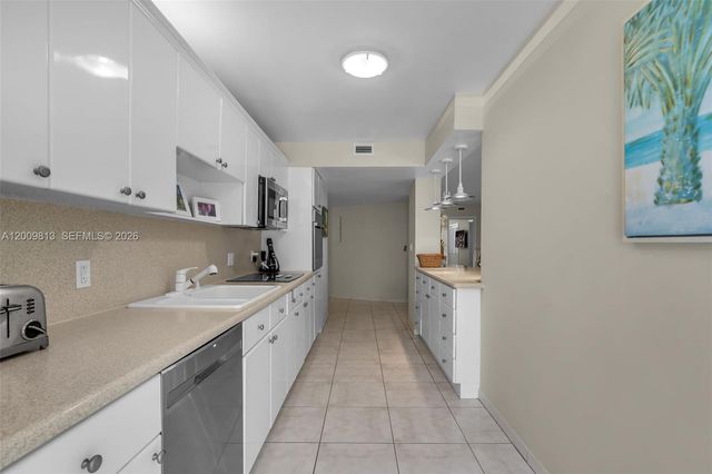 600 Grapetree Dr 4DS, Key Biscayne, FL 33149