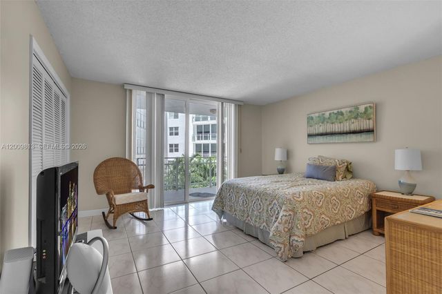 600 Grapetree Dr 4DS, Key Biscayne, FL 33149