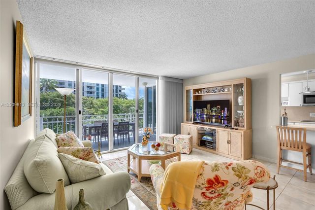 600 Grapetree Dr 4DS, Key Biscayne, FL 33149