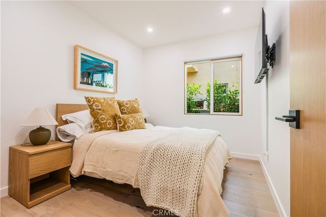 8417 Holy Cross Place, Los Angeles, CA 90045
