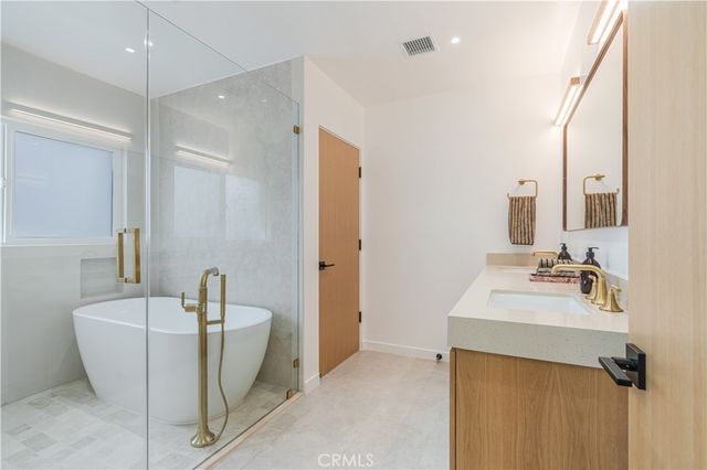 8417 Holy Cross Place, Los Angeles, CA 90045