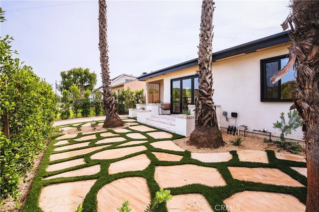8417 Holy Cross Place, Los Angeles, CA 90045