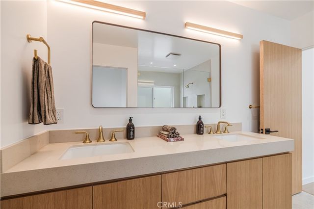 8417 Holy Cross Place, Los Angeles, CA 90045