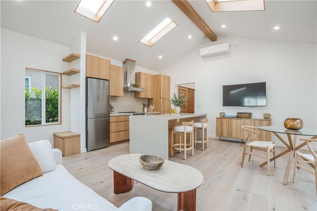 8417 Holy Cross Place, Los Angeles, CA 90045