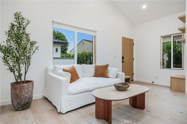 8417 Holy Cross Place, Los Angeles, CA 90045