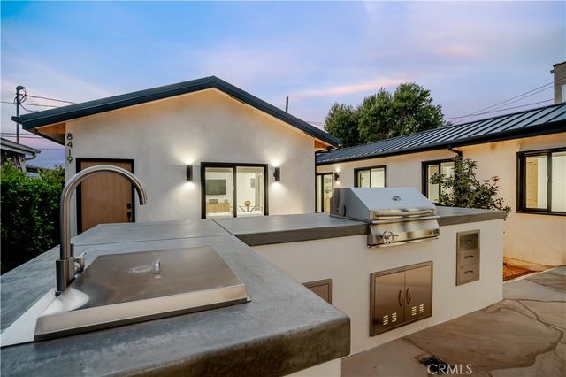 8417 Holy Cross Place, Los Angeles, CA 90045