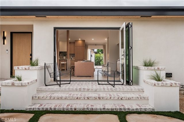 8417 Holy Cross Place, Los Angeles, CA 90045