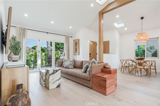 8417 Holy Cross Place, Los Angeles, CA 90045