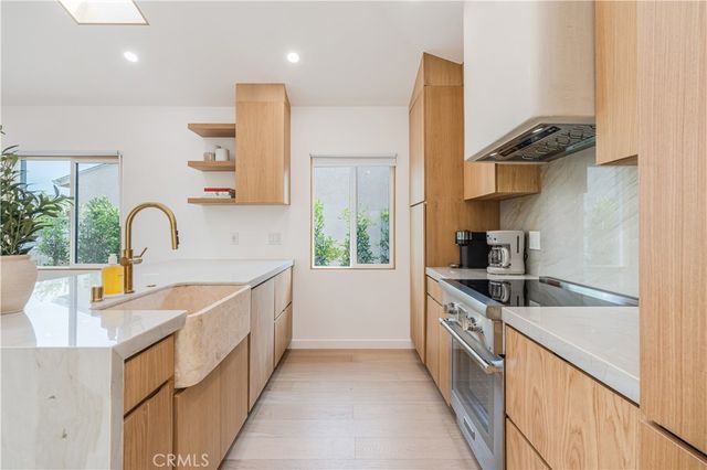 8417 Holy Cross Place, Los Angeles, CA 90045