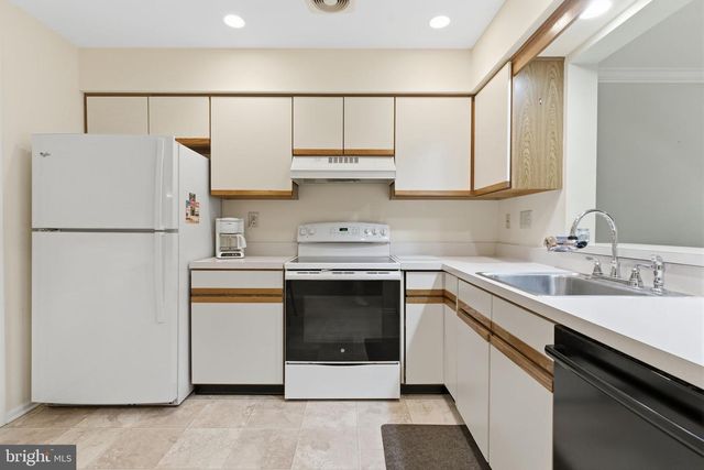 100 BISHOPS GATE LN, Doylestown, PA 18901