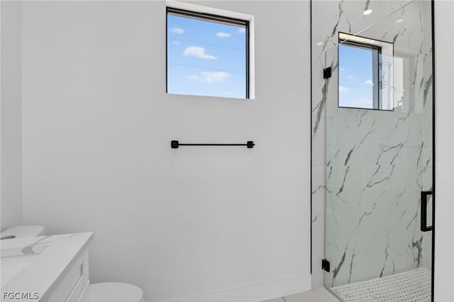 2515 NE 5th PL, Cape Coral, FL 33909