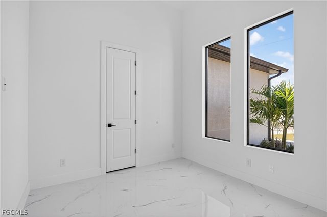 2515 NE 5th PL, Cape Coral, FL 33909