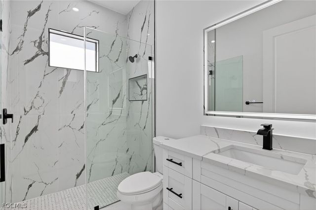 2515 NE 5th PL, Cape Coral, FL 33909