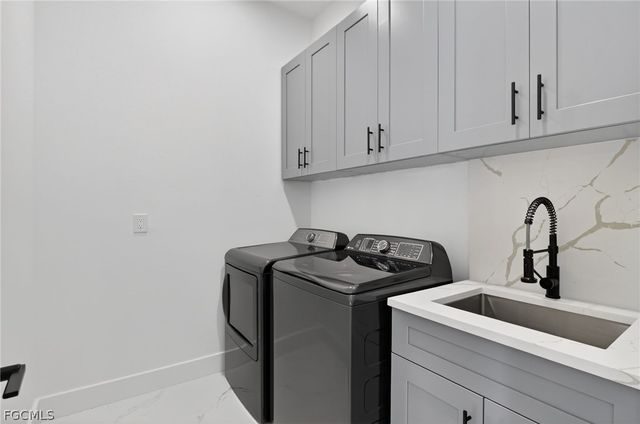 2515 NE 5th PL, Cape Coral, FL 33909