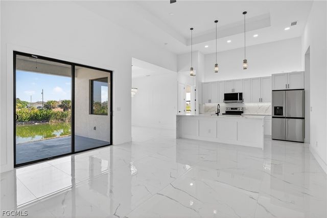 2515 NE 5th PL, Cape Coral, FL 33909