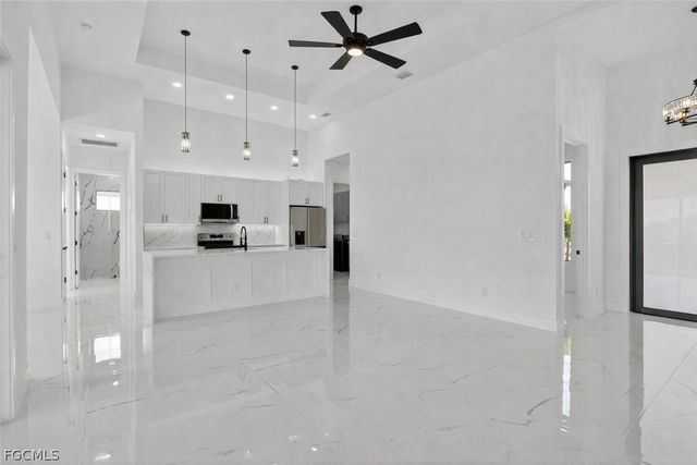 2515 NE 5th PL, Cape Coral, FL 33909