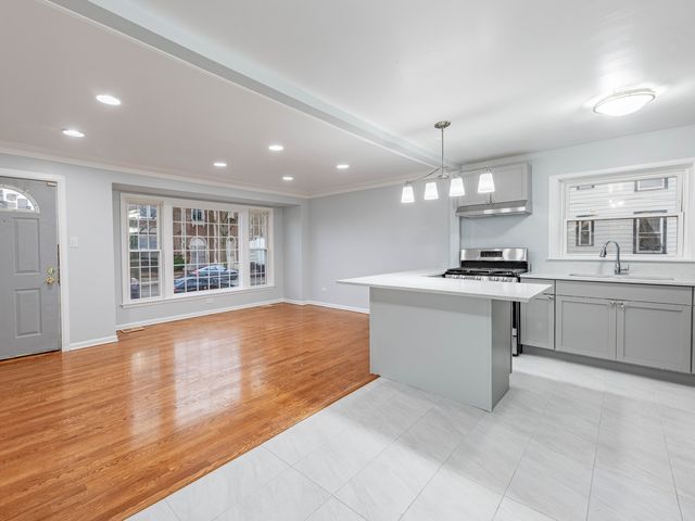 7028 S HONORE Street, Chicago, IL 60636