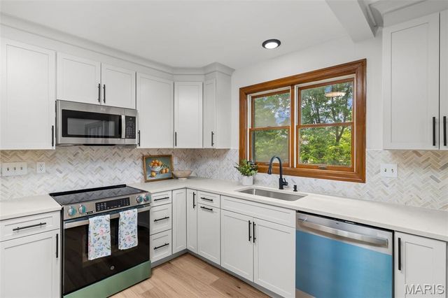 11228 Mosley Farm Court, St Louis, MO 63141