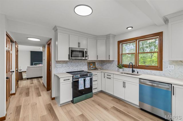11228 Mosley Farm Court, St Louis, MO 63141