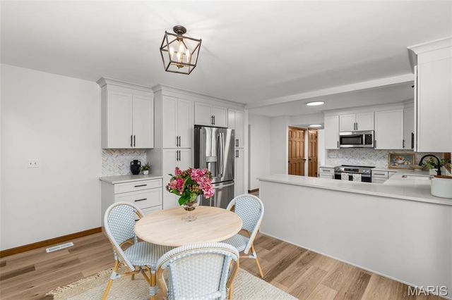 11228 Mosley Farm Court, St Louis, MO 63141