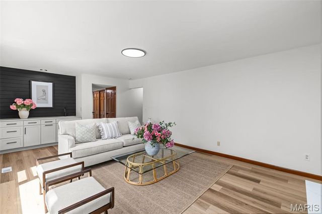 11228 Mosley Farm Court, St Louis, MO 63141
