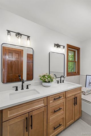 11228 Mosley Farm Court, St Louis, MO 63141
