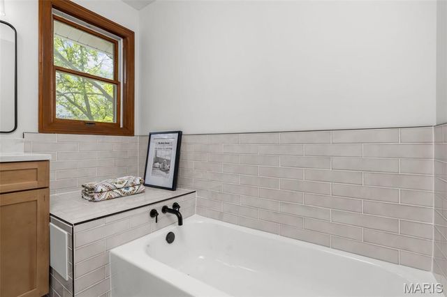 11228 Mosley Farm Court, St Louis, MO 63141