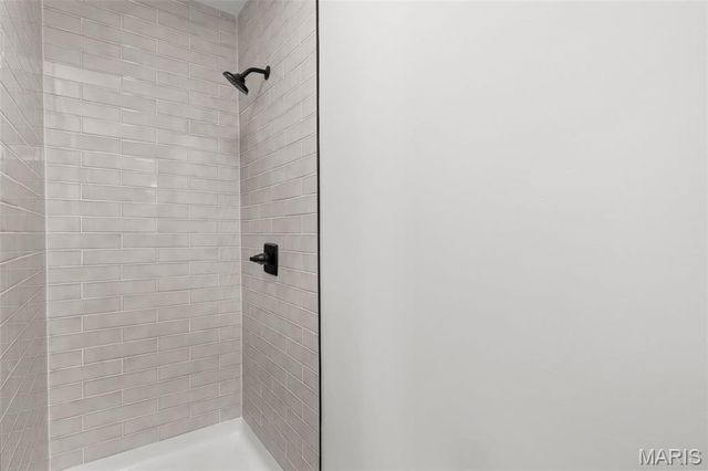 11228 Mosley Farm Court, St Louis, MO 63141