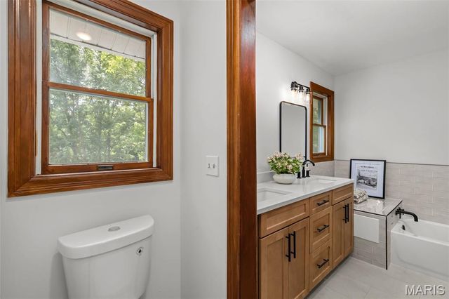 11228 Mosley Farm Court, St Louis, MO 63141