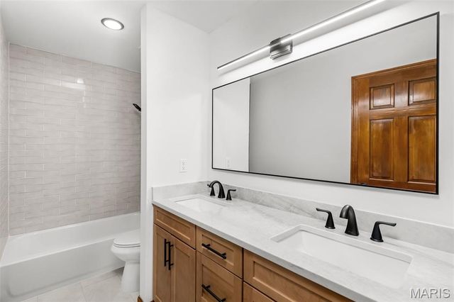 11228 Mosley Farm Court, St Louis, MO 63141