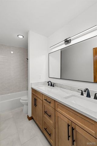 11228 Mosley Farm Court, St Louis, MO 63141