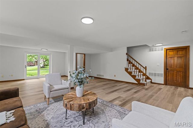 11228 Mosley Farm Court, St Louis, MO 63141