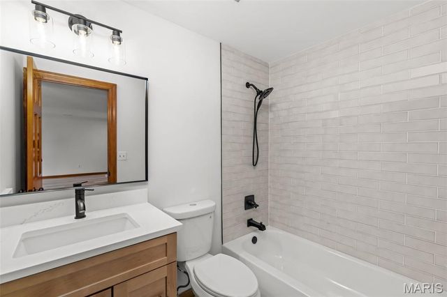 11228 Mosley Farm Court, St Louis, MO 63141