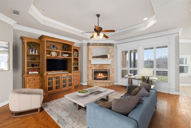 109 Creekwood Court, Lakeside, TX 76108