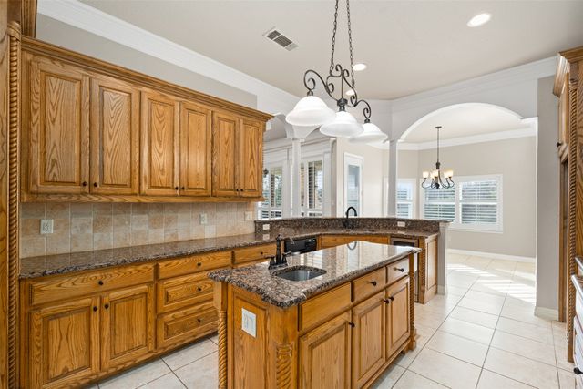 109 Creekwood Court, Lakeside, TX 76108