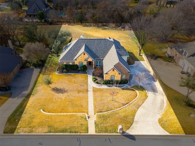 109 Creekwood Court, Lakeside, TX 76108