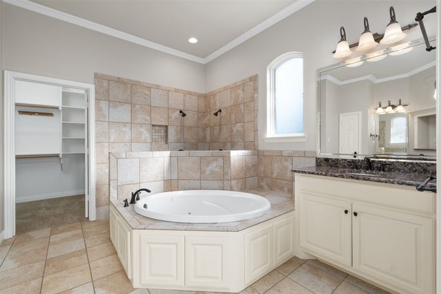 109 Creekwood Court, Lakeside, TX 76108