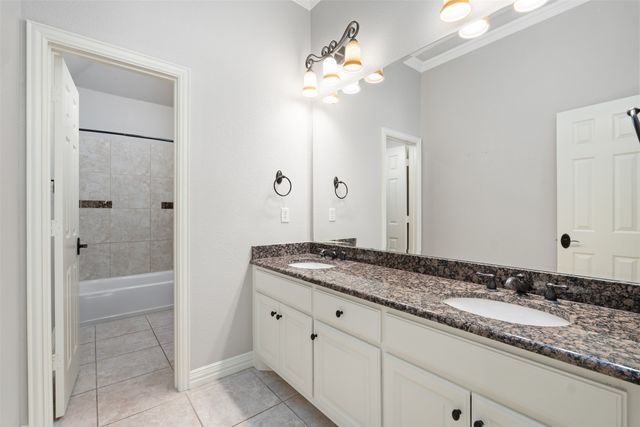 109 Creekwood Court, Lakeside, TX 76108