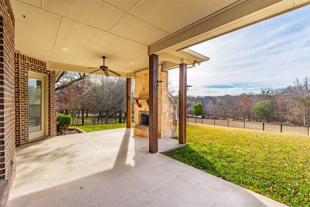 109 Creekwood Court, Lakeside, TX 76108