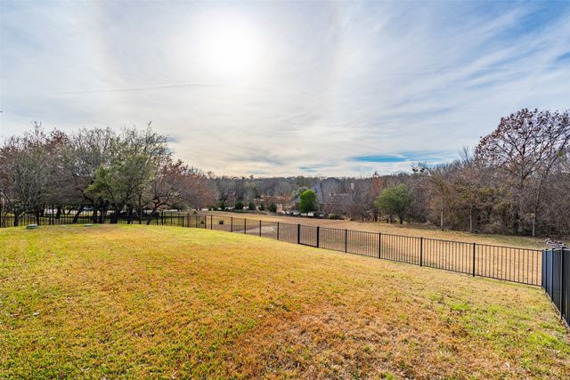 109 Creekwood Court, Lakeside, TX 76108