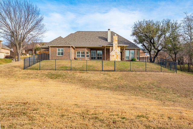 109 Creekwood Court, Lakeside, TX 76108