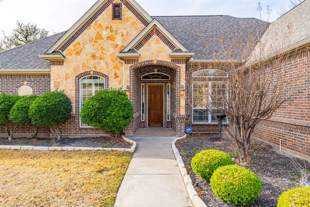 109 Creekwood Court, Lakeside, TX 76108