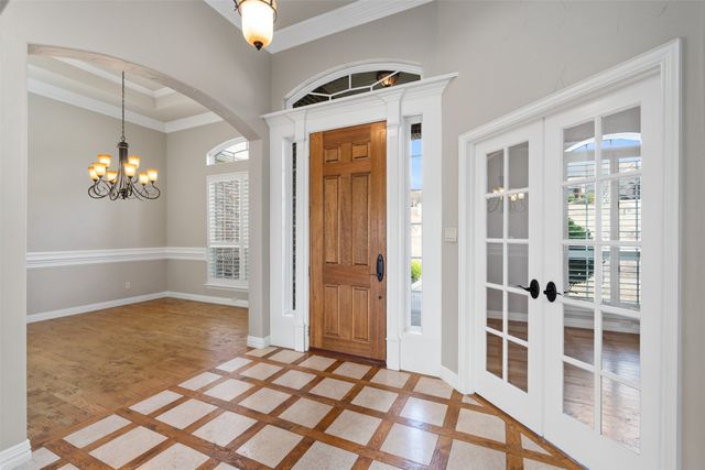 109 Creekwood Court, Lakeside, TX 76108