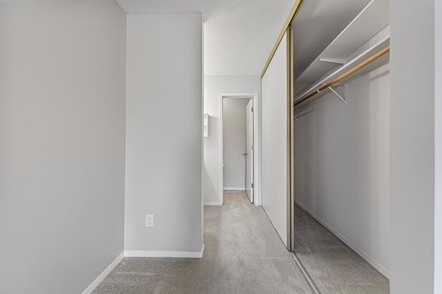 2005 E 122nd Street A11, Burnsville, MN 55337