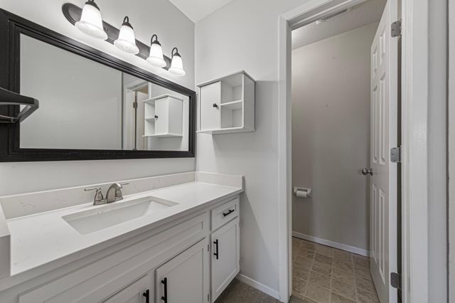 2005 E 122nd Street A11, Burnsville, MN 55337