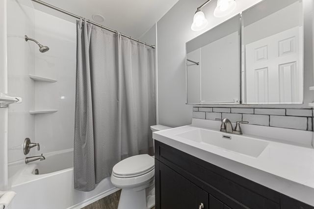 2005 E 122nd Street A11, Burnsville, MN 55337