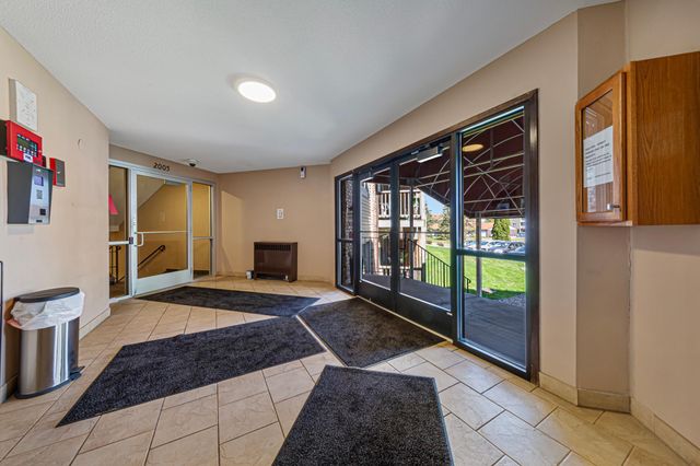 2005 E 122nd Street A11, Burnsville, MN 55337