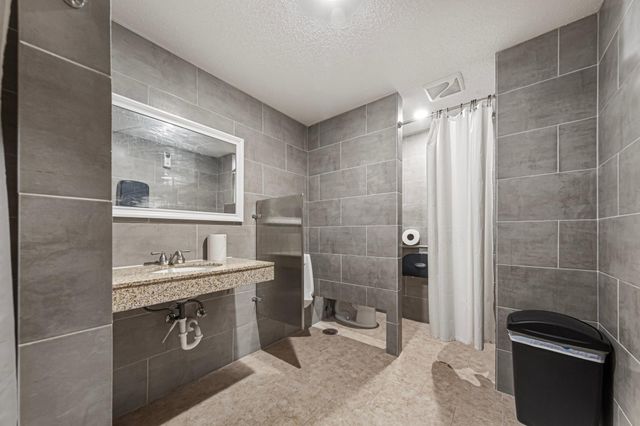 2005 E 122nd Street A11, Burnsville, MN 55337